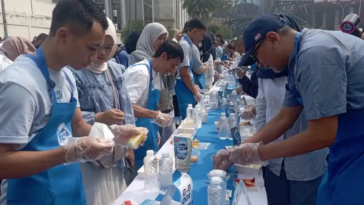 500 ayah di Bandung siapkan sarapan dan pecahkan rekor MURI untuk ibu