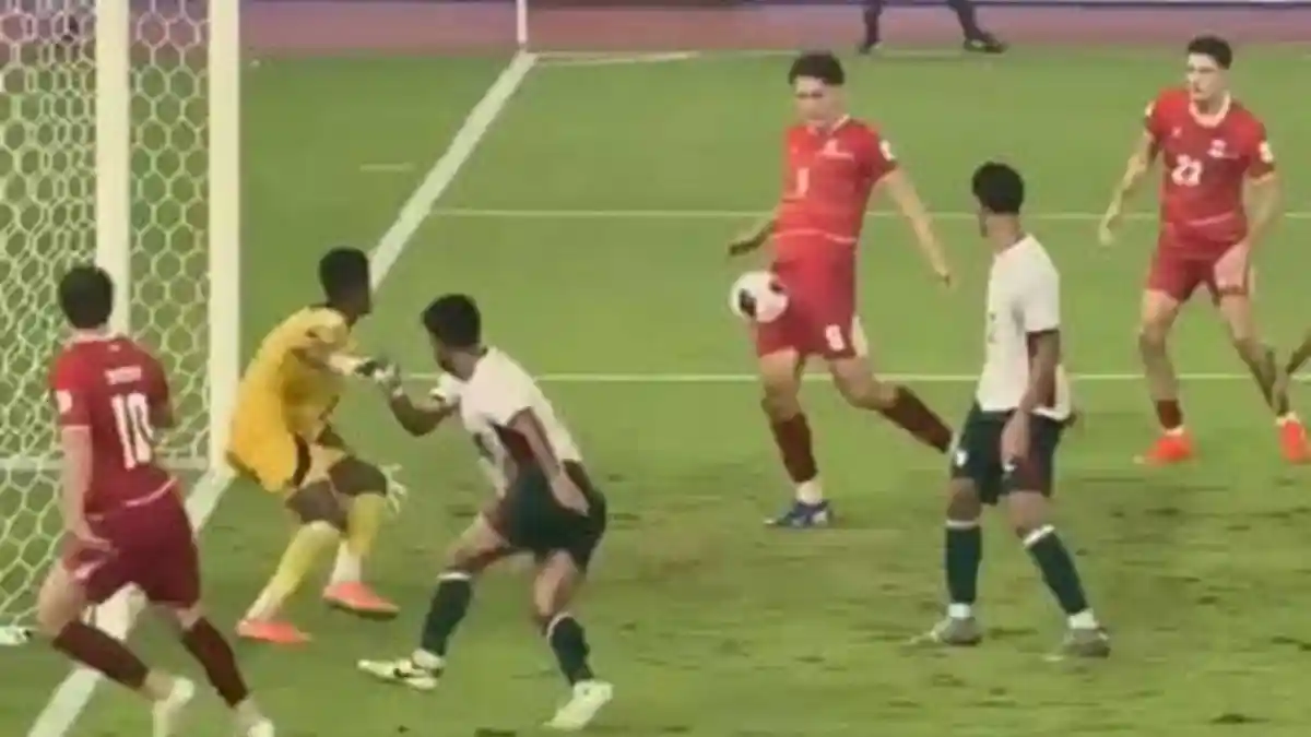 Aksi Mitchell Baker bersama Timnas Indonesia di SUGBK
