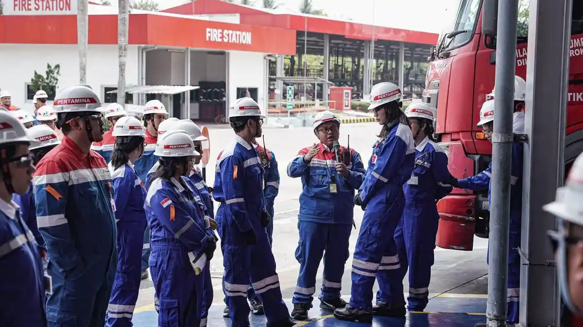 Aktivitas operasional penyaluran energi di Fuel Terminal Rewulu Yogyakarta