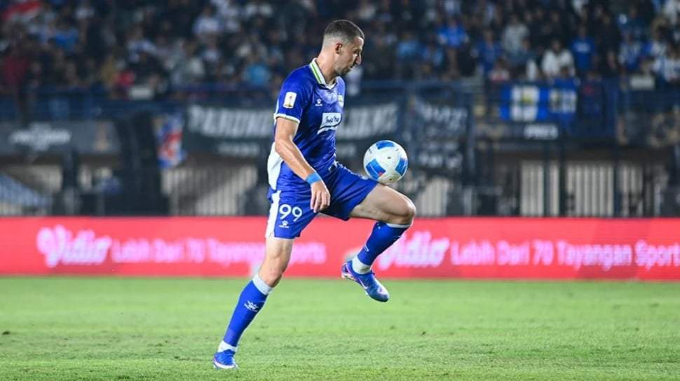 Balsa Sekulic penyerang baru Persib Bandung di Stadion Si Jalak Harupat