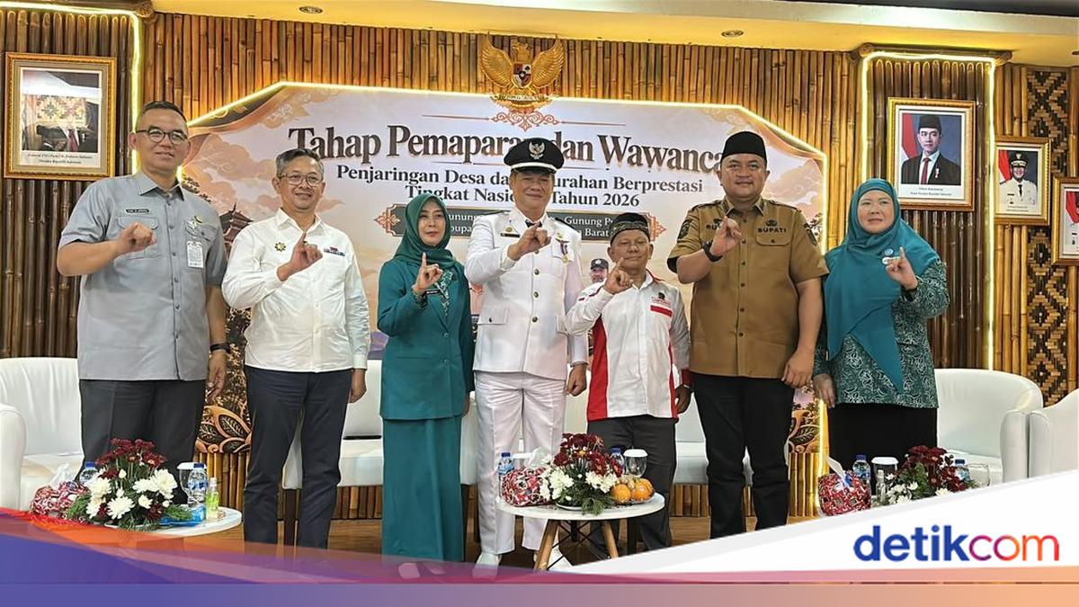 Bupati Bogor Rudy Susmanto memberikan apresiasi kepada Pemerintah Desa Gunung Putri