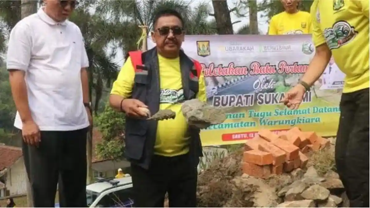 Bupati Sukabumi H Asep Japar saat menghadiri kegiatan di Kecamatan Warungkiara