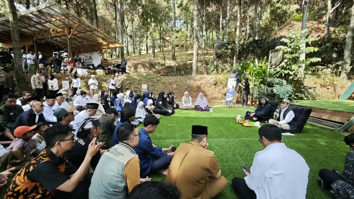 Cak Imin dan Humaira Zahrotun Noor meninjau Pesan-Trend di Kabupaten Bandung