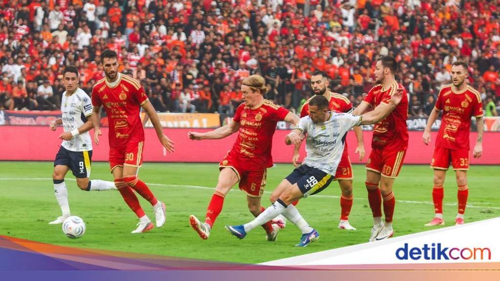 Duel taktik pelatih Persija Shin Tae-yong dan pelatih Persib Igor Tolic di Stadion Utama Gelora Bung Karno