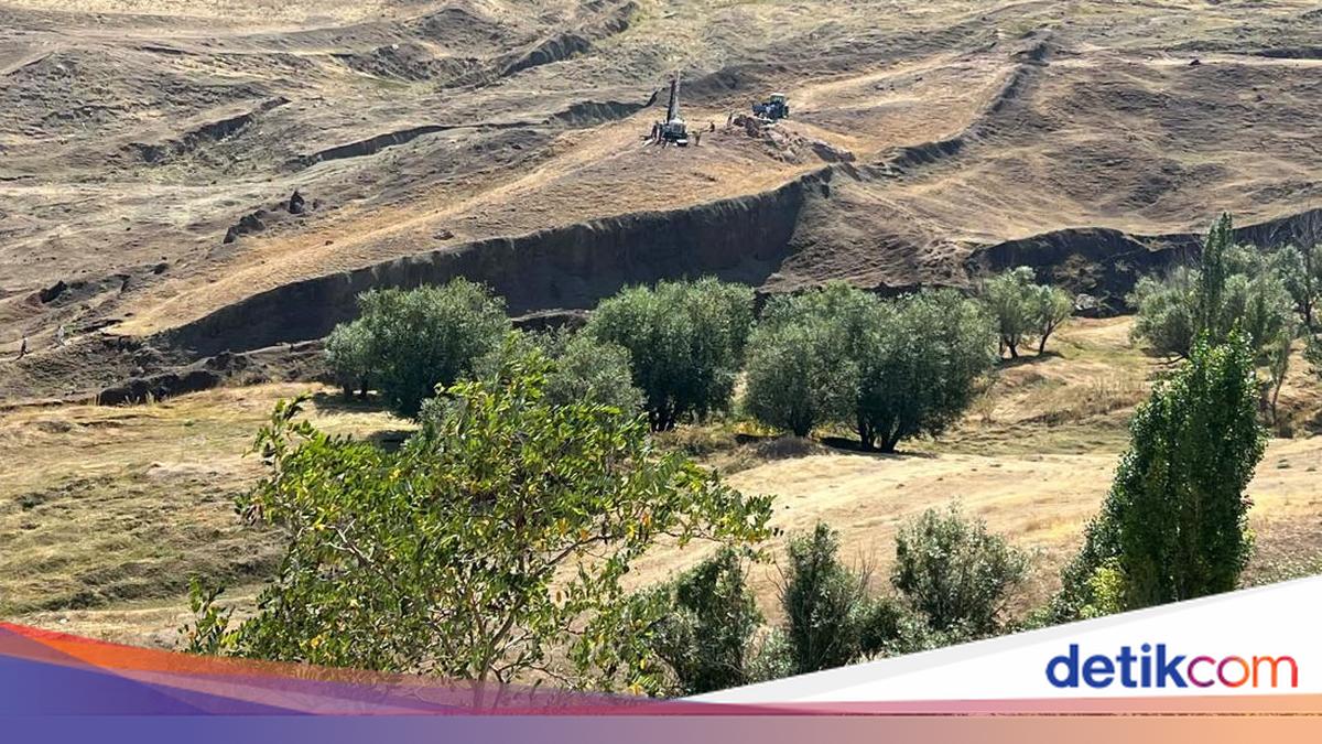 Formasi batuan situs Durupinar di dekat Gunung Ararat yang diselidiki sebagai lokasi Bahtera Nuh