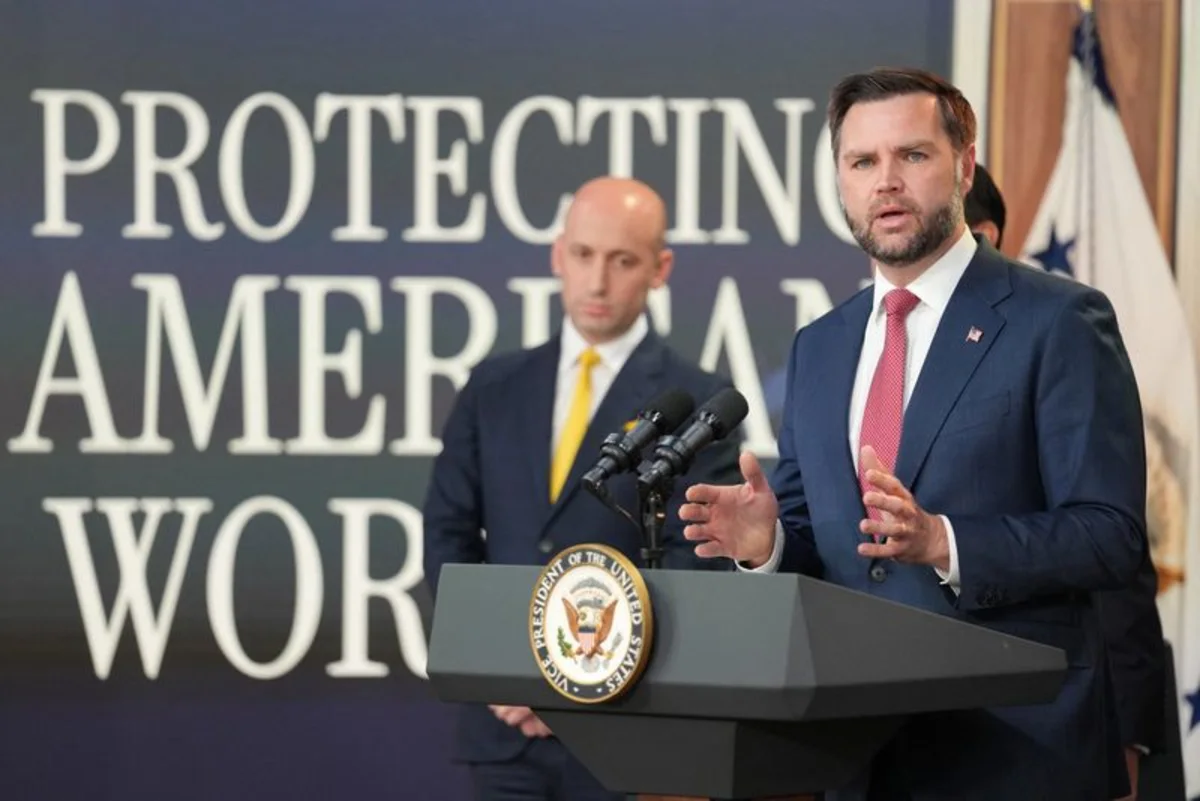 Gedung perkantoran teknologi di Washington DC dengan latar belakang bendera Amerika Serikat