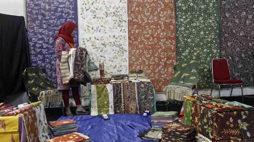 Generasi muda menunjukkan kecintaan pada produk local pride untuk ekonomi kreatif Indonesia