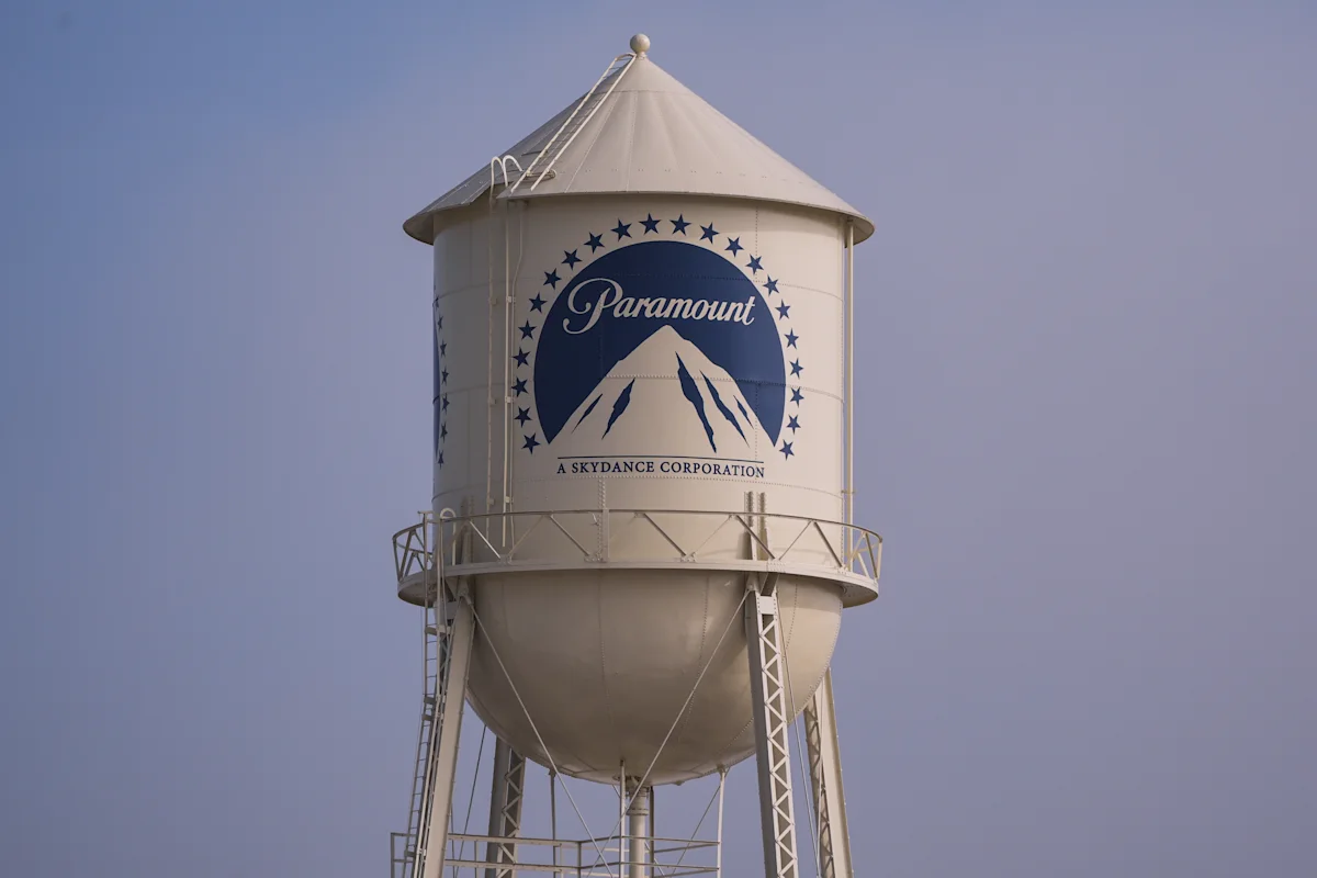 Grafik lonjakan saham Paramount dan Warner Bros setelah kabar kesepakatan merger