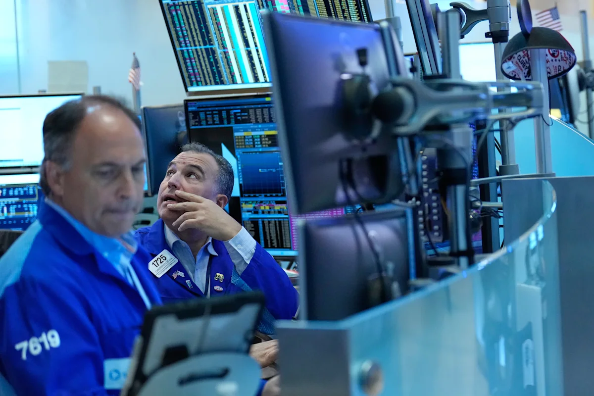 Grafik pergerakan bursa saham global yang menunjukkan sinyal peringatan