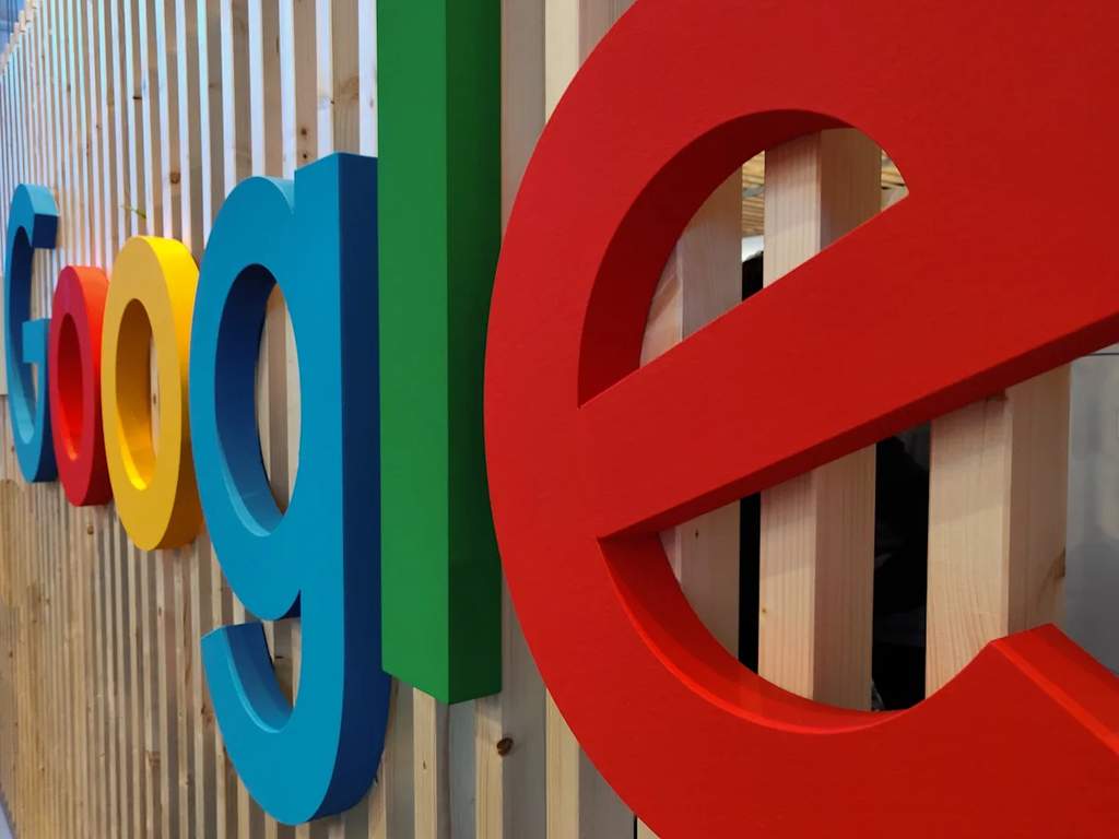 Grafik pergerakan saham Alphabet Inc dan analisis pasar keuangan teknologi