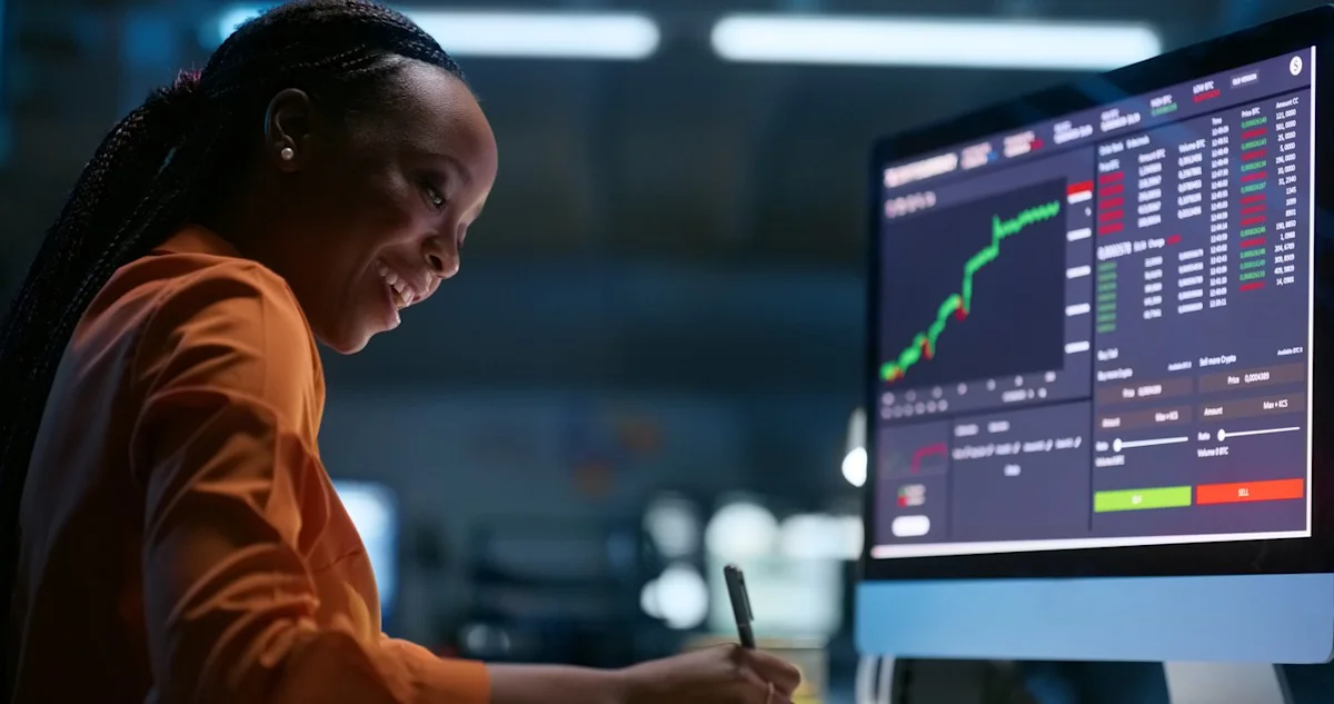 Grafik pergerakan saham teknologi dan ilustrasi investasi Invesco QQQ untuk masa depan