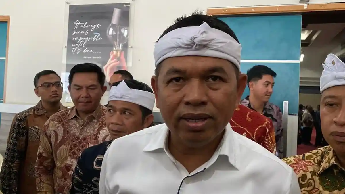 Gubernur Jawa Barat Dedi Mulyadi menyampaikan permohonan maaf atas dampak proyek infrastruktur