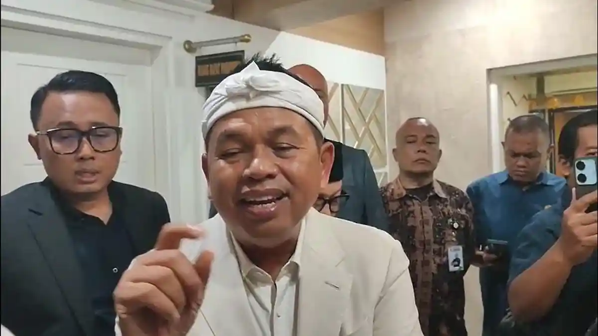Gubernur Jawa Barat Dedi Mulyadi saat berada di kawasan Situ Cisanti Kabupaten Bandung