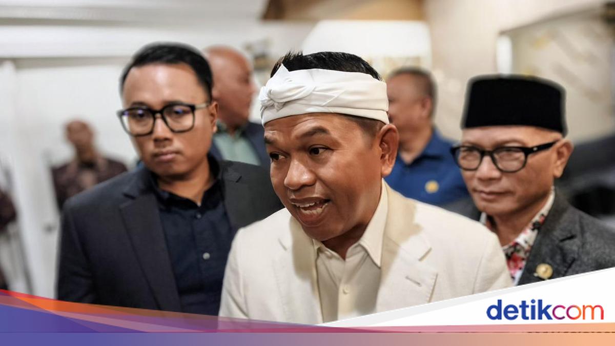 Gubernur Jawa Barat Dedi Mulyadi saat memberikan keterangan pers di Bandung