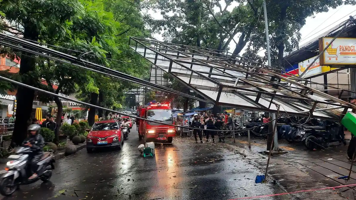Ilustrasi cuaca ekstrem hujan lebat dan angin kencang di wilayah Jawa Barat