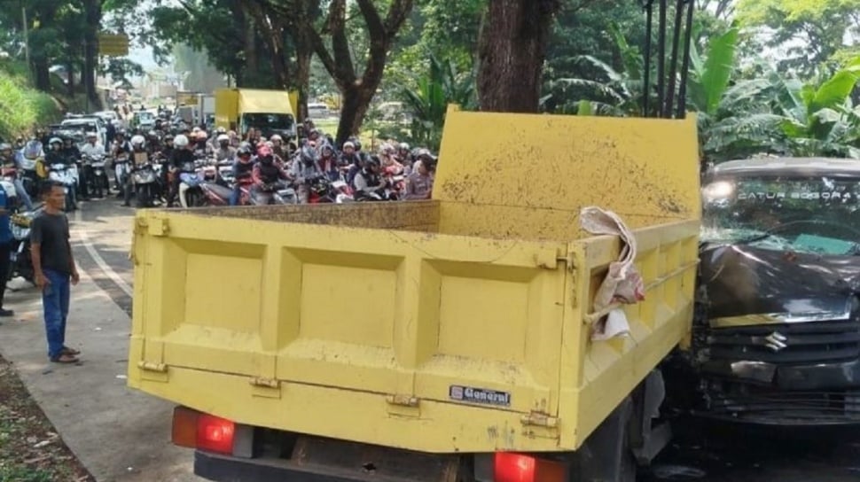 Ilustrasi evakuasi tabrakan beruntun empat kendaraan di jalur Cugenang Cianjur