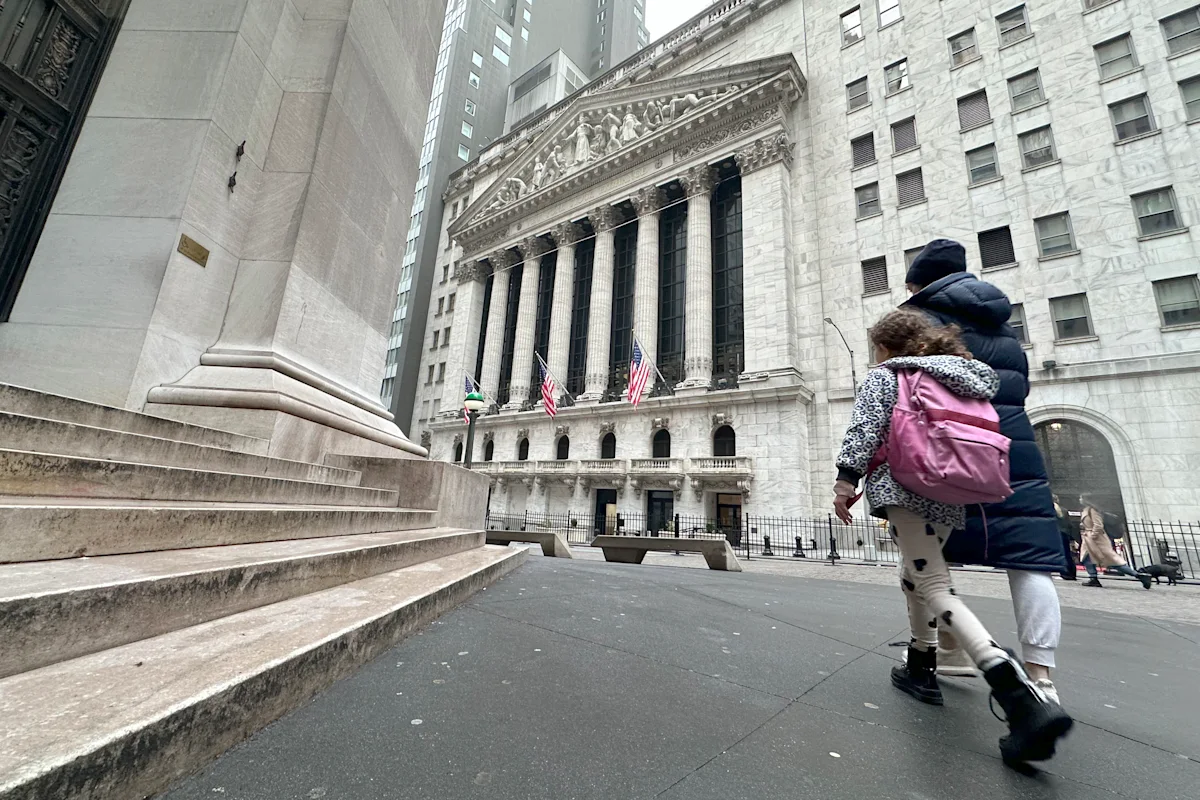 Ilustrasi grafik pergerakan saham teknologi dan pasar Wall Street