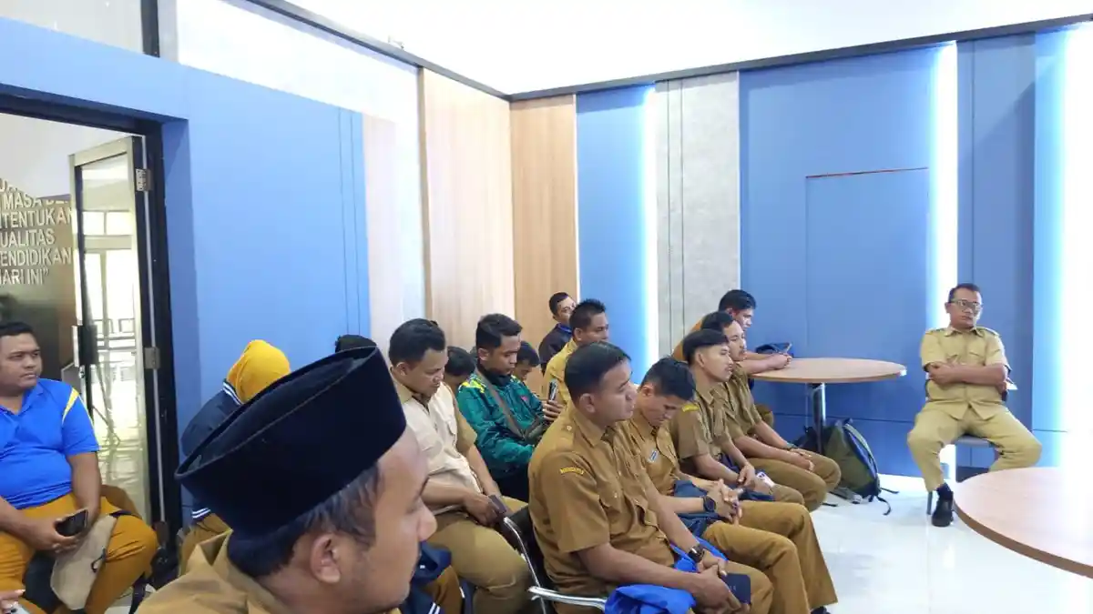 Ilustrasi guru PPPK paruh waktu yang akan diangkat menjadi penuh waktu tanpa tes
