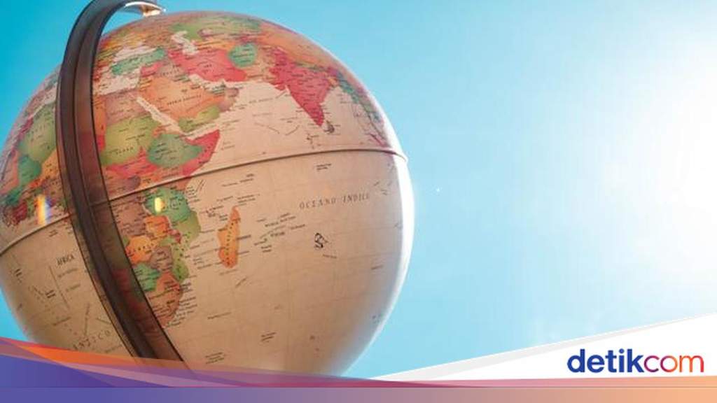 Ilustrasi peta dunia Peta Mercator dan koreksi ukuran Benua Afrika