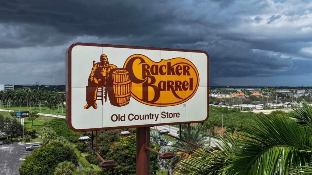 Ilustrasi restoran Cracker Barrel dan logo perusahaan yang menjadi perdebatan publik