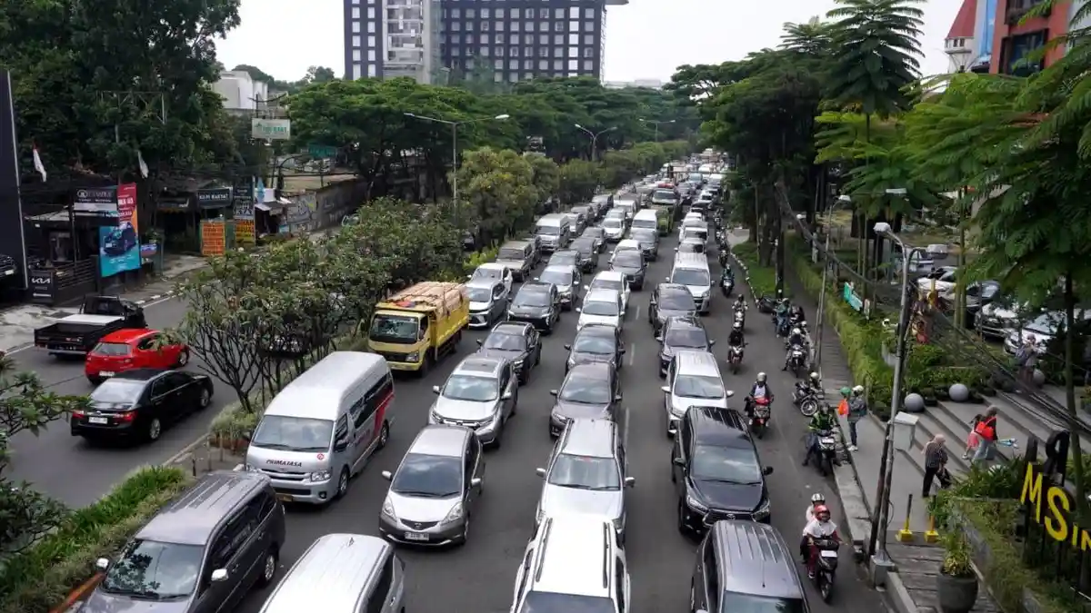 Instalasi LIMINAL karya Budi Pradono di Summarecon Bandung