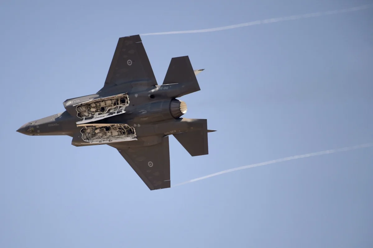 Jet tempur siluman F-35 milik militer Amerika Serikat yang komponen sensitifnya tersesat ke Hong Kong