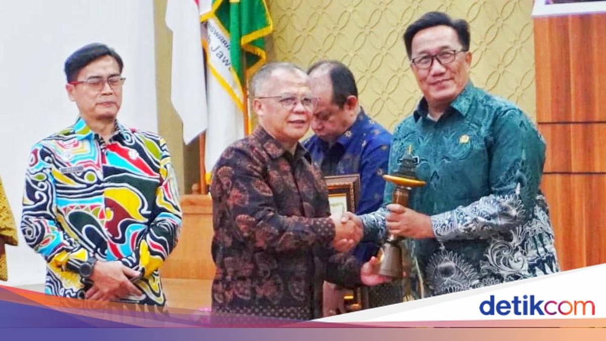 Kantor Disdukcapil Karawang raih penghargaan Adminduk Prima 2026 Jawa Barat