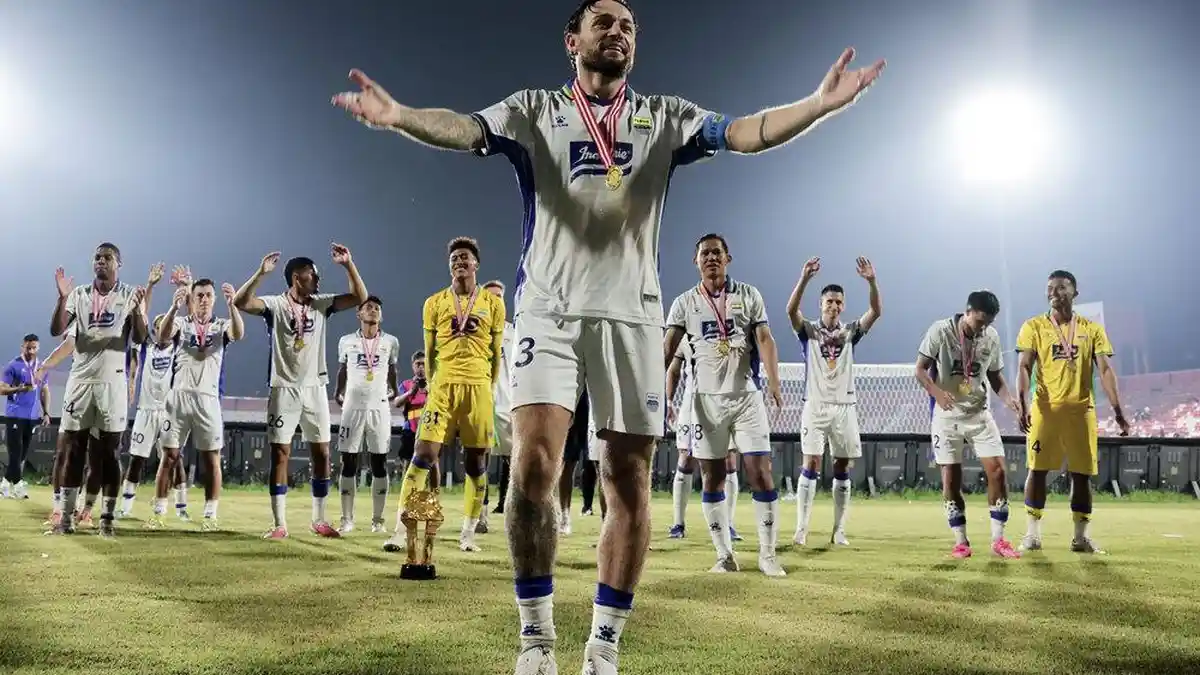 Kapten Persib Bandung Marc Klok saat sesi latihan jelang jadwal padat