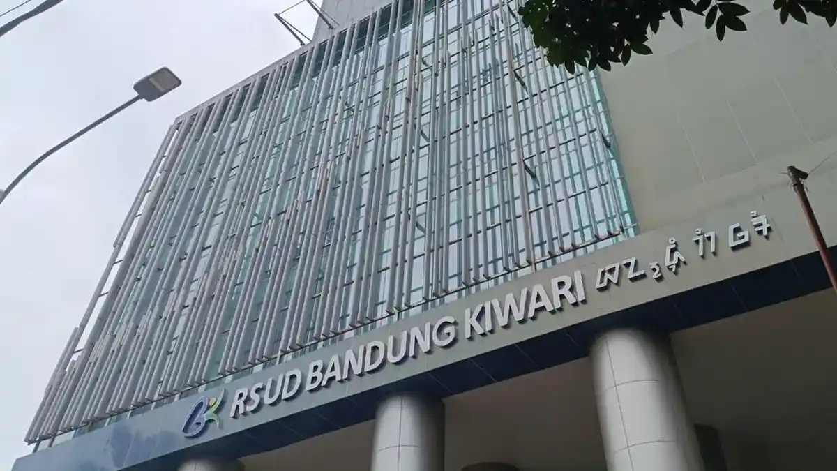 Kasur Central Springbed Silver Imperium dengan tingkat keempukan soft dan tebal 37 cm
