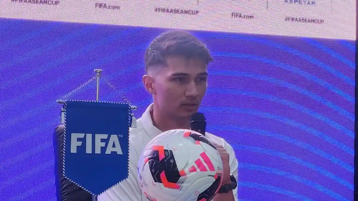 Kevin Ray Mendoza saat memberikan respons atas chant Bobotoh di Stadion Si Jalak Harupat