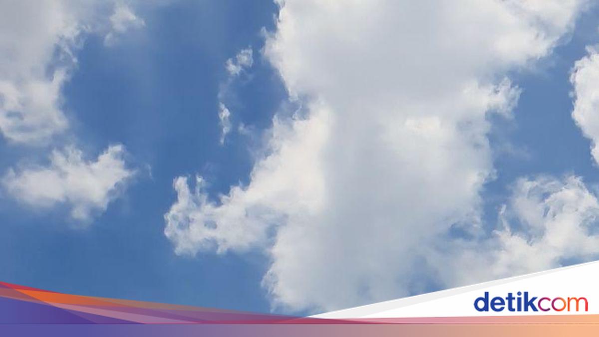 Kondisi cuaca berawan di kawasan Bandung dan sekitarnya