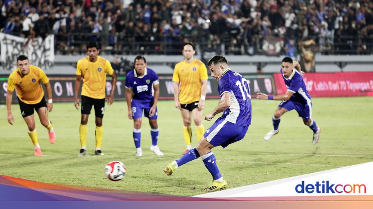 Mariano Peralta pemain Persib Bandung saat berlaga di Super League