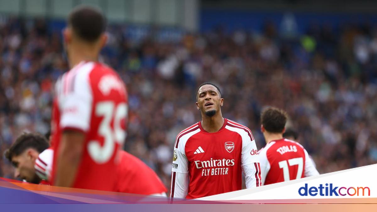 Mikel Arteta bersama skuad Arsenal di lapangan latihan