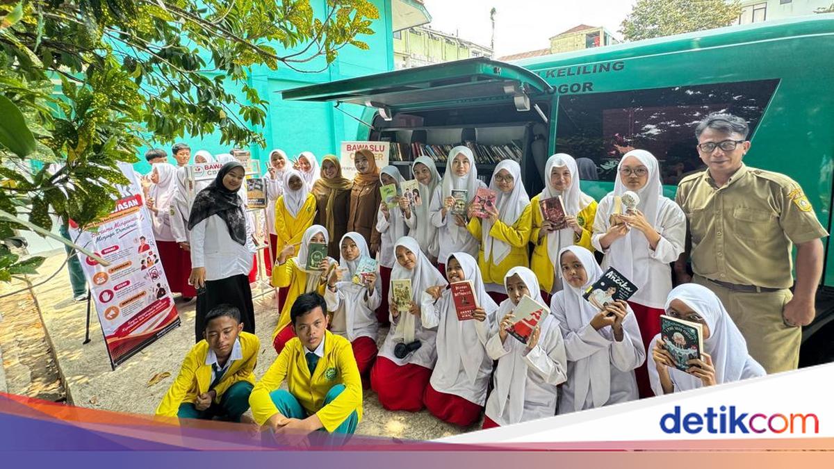 Mobil perpustakaan keliling DAPD Kabupaten Bogor di MA Mu'allimin Muhammadiyah Leuwiliang