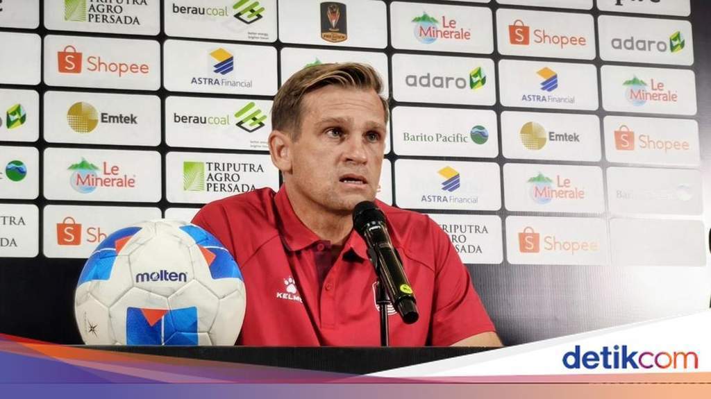 Pelatih Persib Bandung Igor Tolic saat mendampingi tim di Piala Presiden 2026