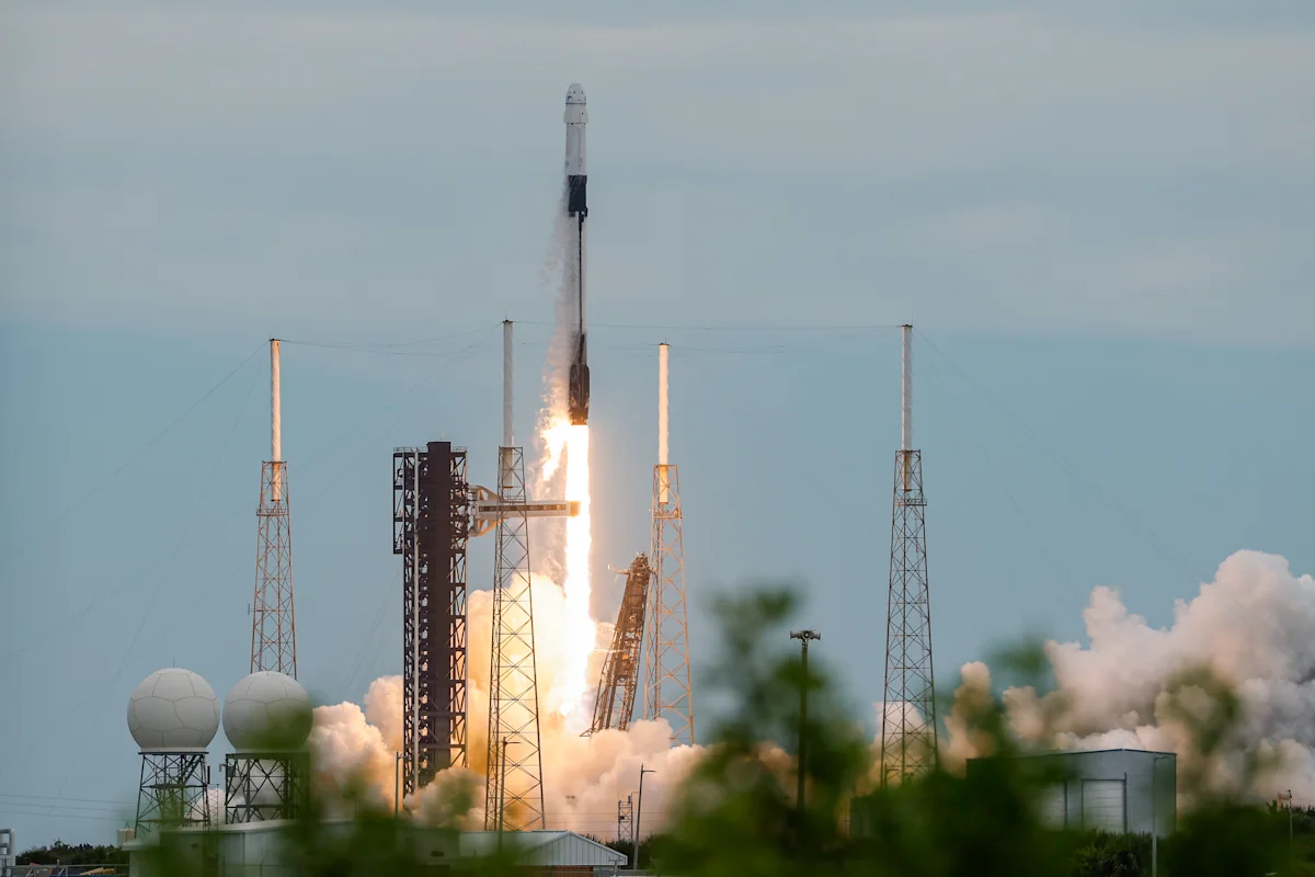 Peluncuran roket SpaceX ke luar angkasa