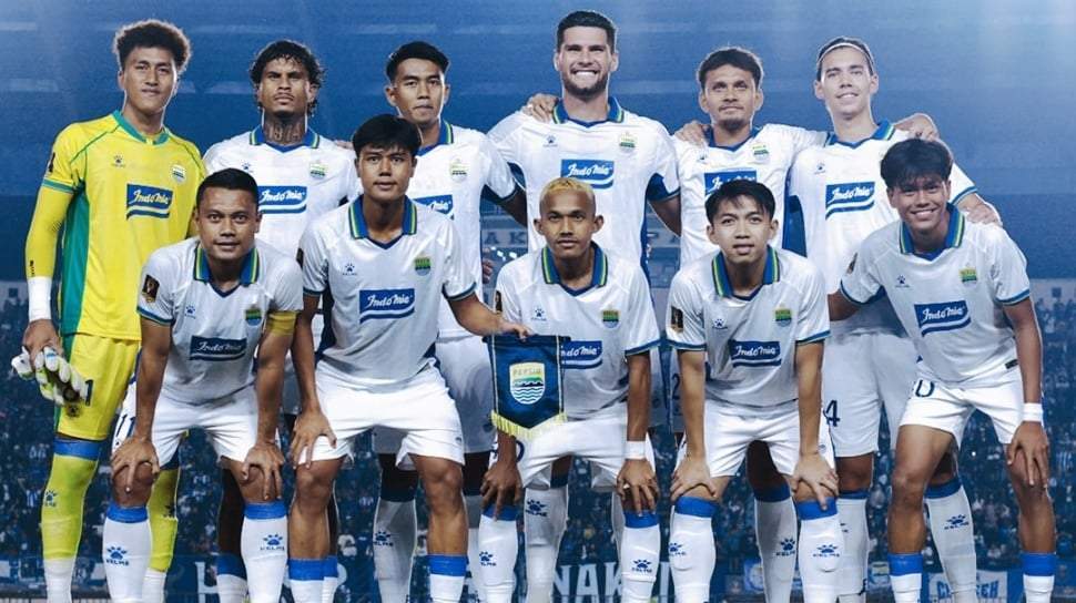 Pemain Persib Bandung merayakan kemenangan di Stadion Si Jalak Harupat