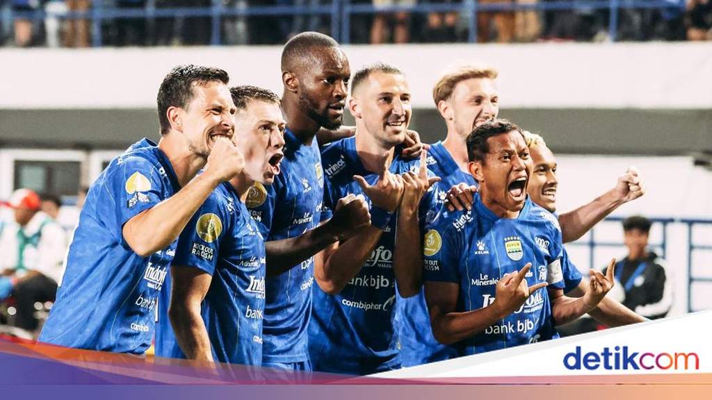 Pemain Persija Jakarta merayakan gol ke gawang Persib Bandung di Stadion Utama GBK