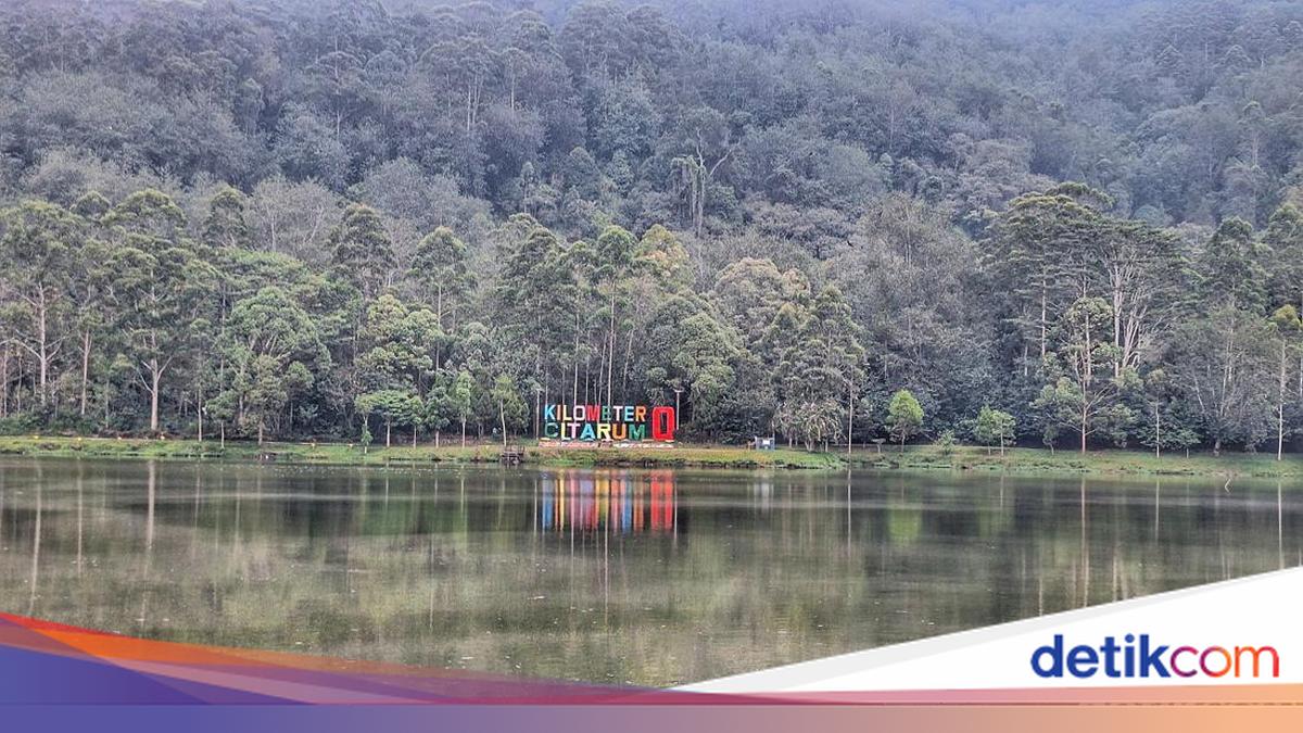 Pemandangan indah air jernih di Situ Cisanti Kabupaten Bandung