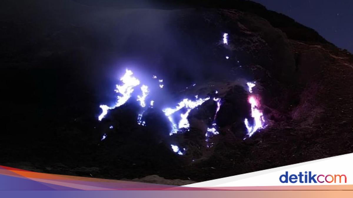 Pemandangan kawah Gunung Papandayan di Garut Jawa Barat