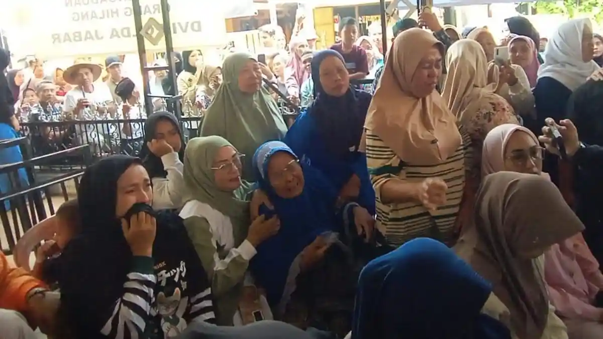 Pencarian korban kapal KM Virgo Transport 8 oleh tim Basarnas