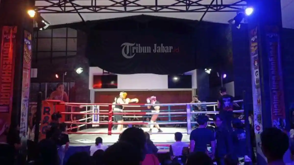 Suasana keseruan event tinju mahasiswa Ring of Ganesha 2026 di Jatinangor