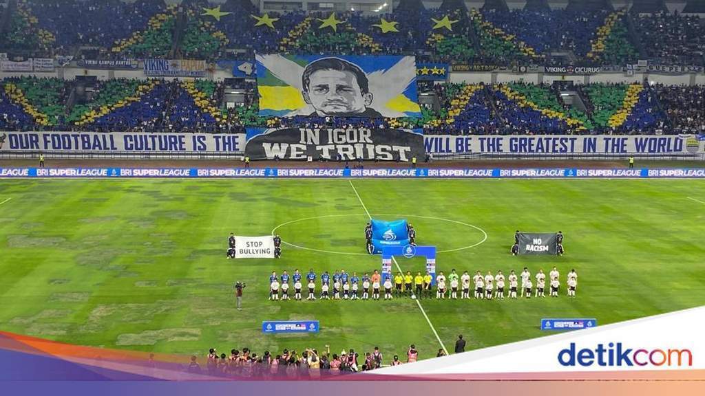 Suasana nonton bareng suporter Persib Bandung di Kota Bandung