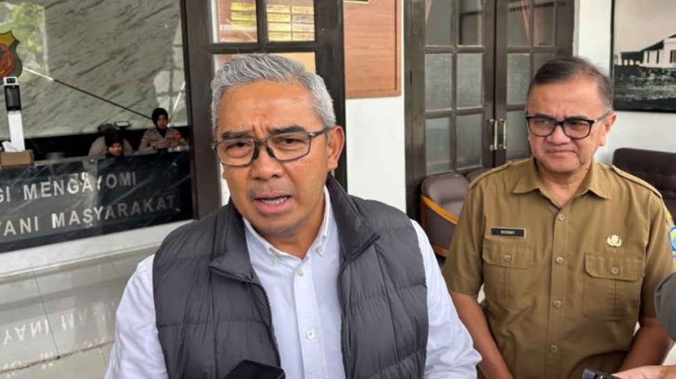 Suasana penataan pedagang kaki lima di kawasan trotoar Kota Bandung
