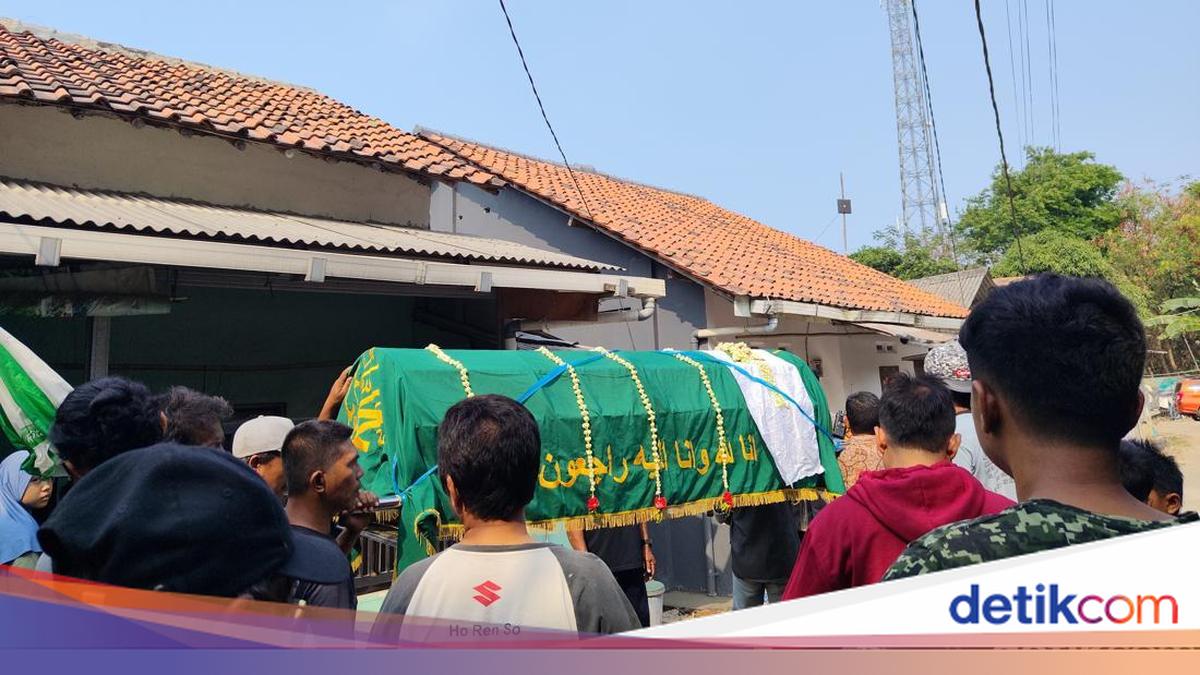 Suasana rumah duka korban penusukan di Cirebon