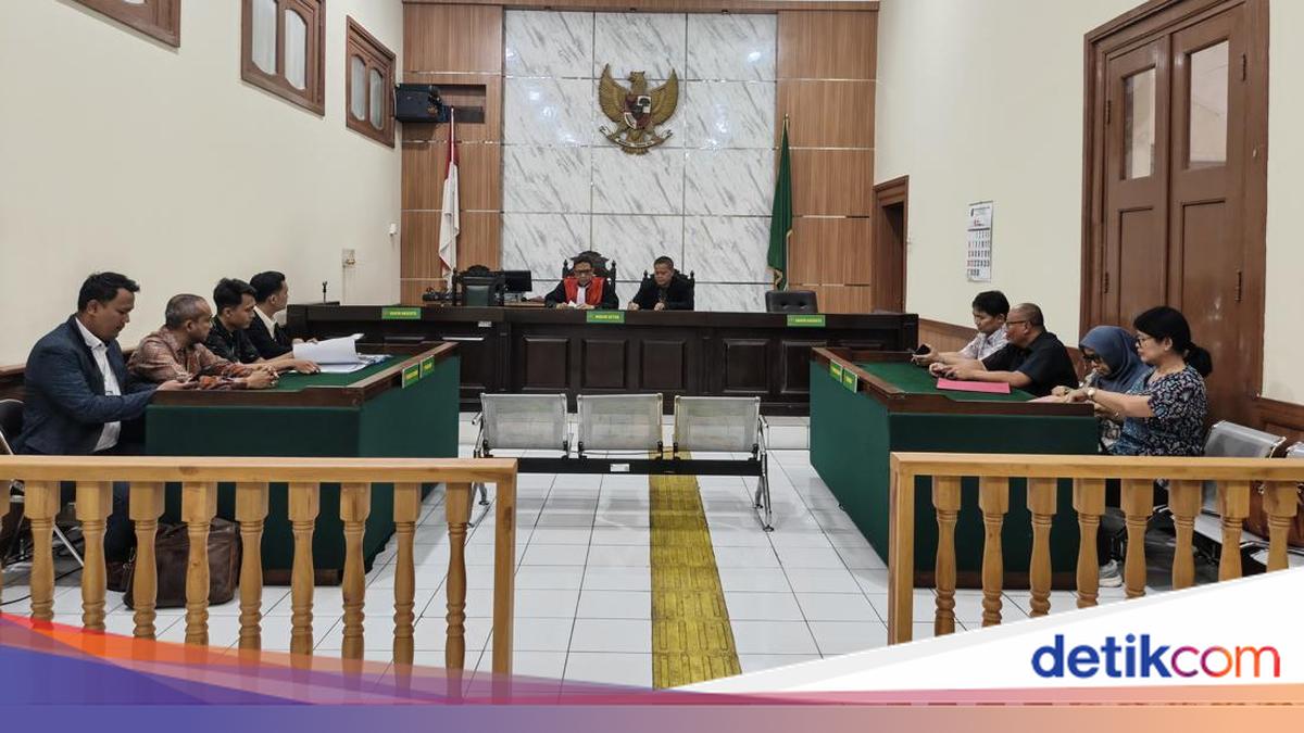 Suasana sidang praperadilan Wakil Bupati Indramayu Syaefudin di Pengadilan Negeri Bandung