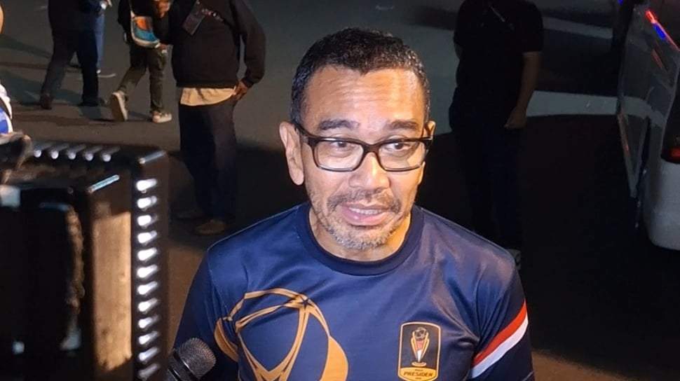Suasana stadion turnamen pramusim Piala Presiden 2026 dengan penonton yang memadati tribun