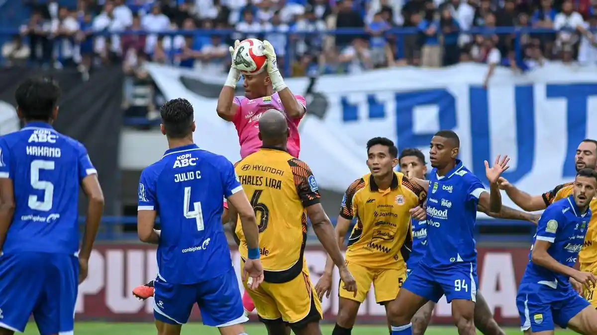 Susunan pemain Persija Jakarta menghadapi Persib Bandung di Stadion Utama Gelora Bung Karno