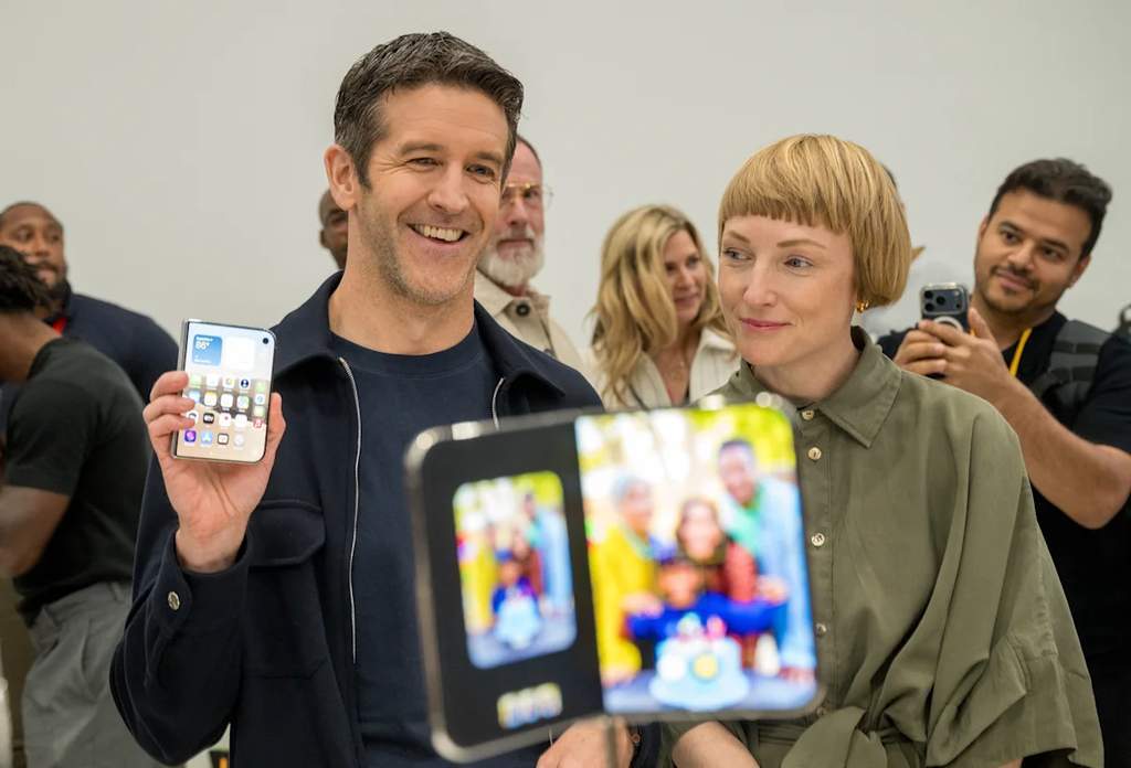 Tampilan antarmuka Apple Intelligence pada perangkat iPhone terbaru.