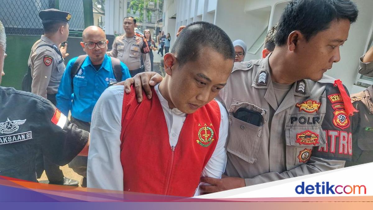 Taufik Hidayat terdakwa kasus penyekapan digiring petugas menuju PN Bale Bandung